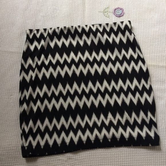 H&M skirt(size s) - Picture 2 of 3